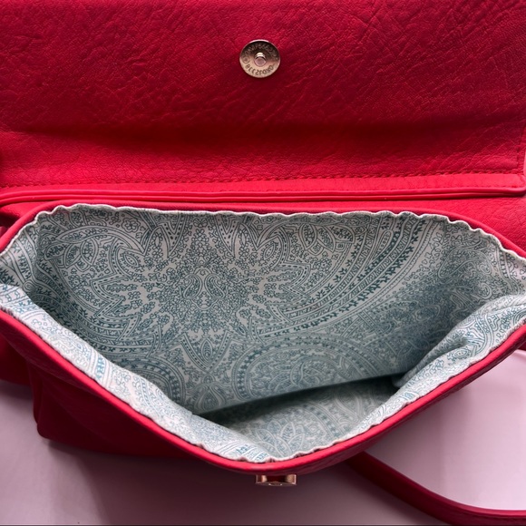 Shiraleah Red Vegan Leather Crossbody Purse - Picture 6 of 7